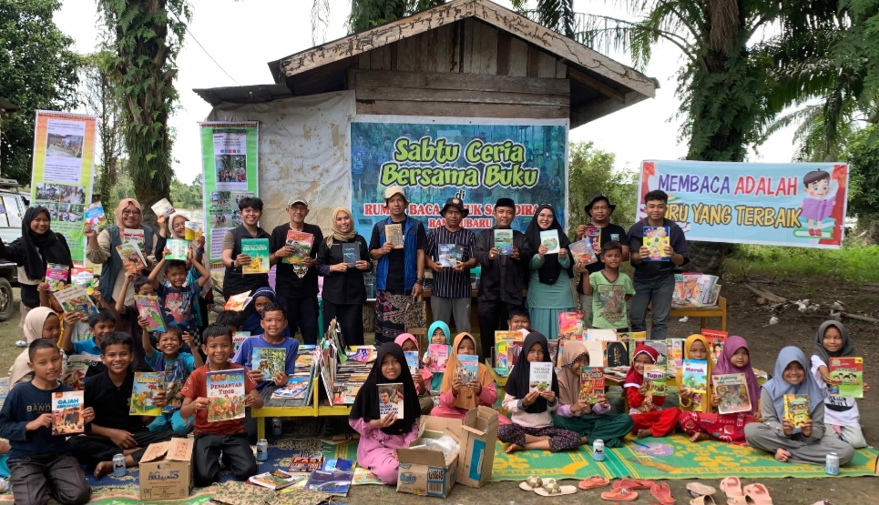 Tim KSB Rumah Sunting Berliterasi di Rumah Baca Datuk Sati Diraja