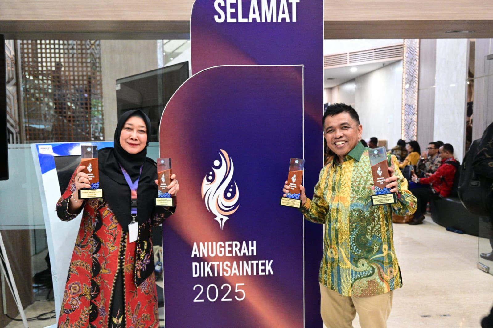 Unri Sabet Empat Penghargaan di Anugerah Diktisaintek 2025