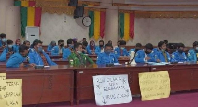 Tolak RUU Omnibus Law Cipta Kerja, BEM UIR Aksi Damai ke DPRD Riau