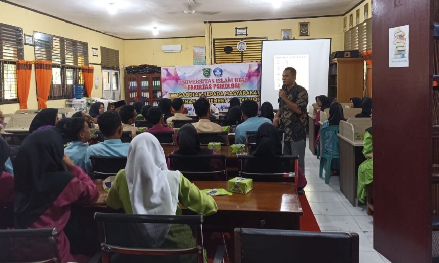 Dosen Fakultas Psikologi UIR Lakukan Pengabdian Masyarakat di SMAN 1 Kuantan Mudik