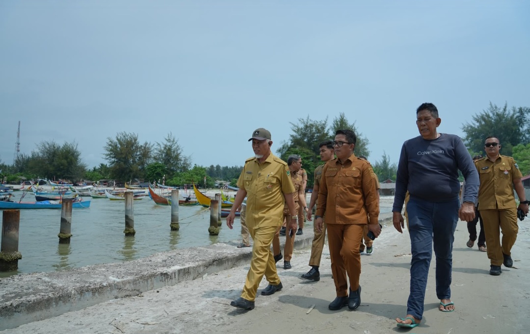 Tinjau Kondisi TPI Pasir Tiku, Mahyeldi: Keberadaan Pabrik Es Dinilai Penting