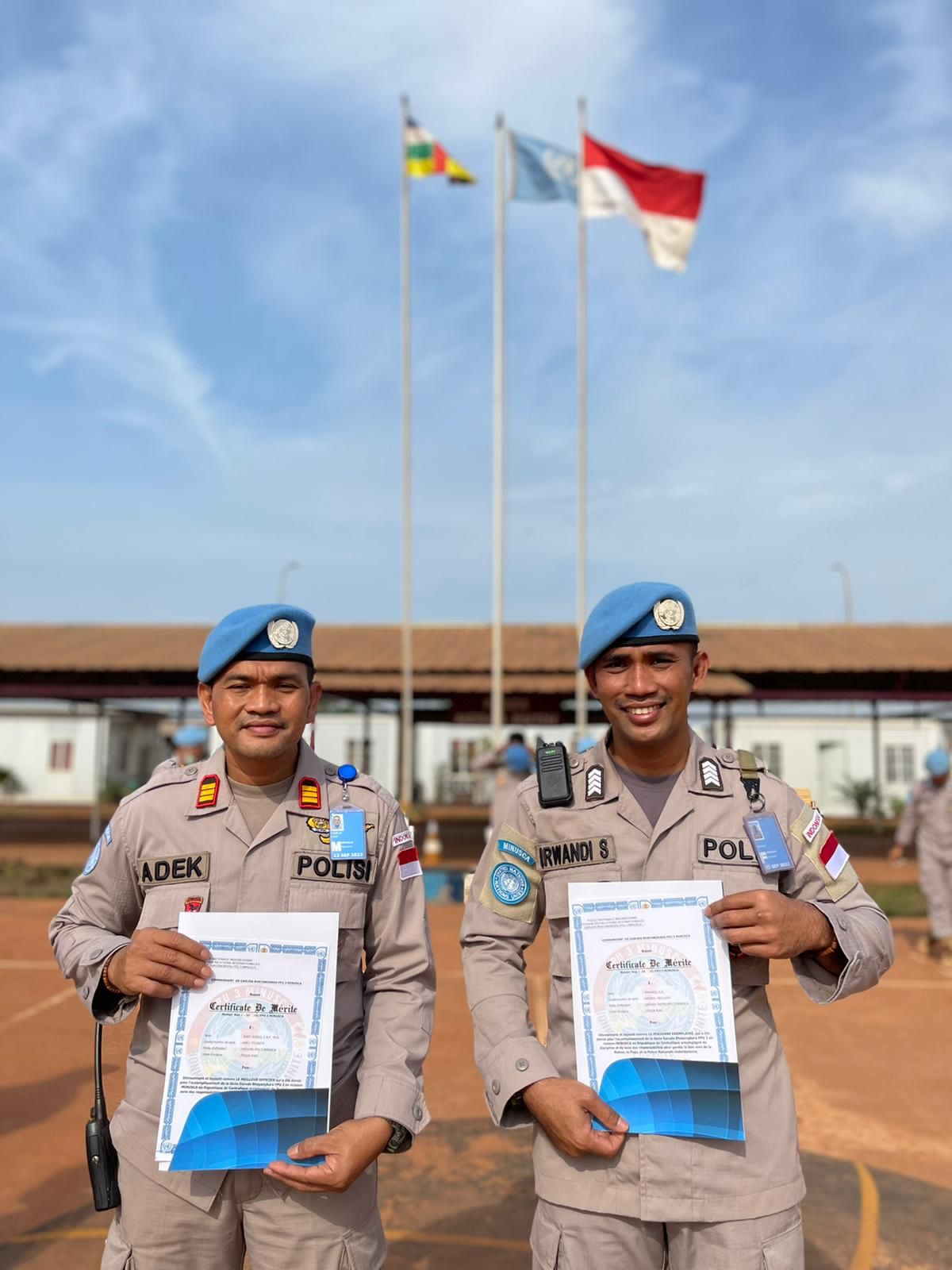 Dua Personel Brimob Polda Riau Terima Penghargaan dari Satgas Garuda Bhayangkara FPU 3 MINUSCA
