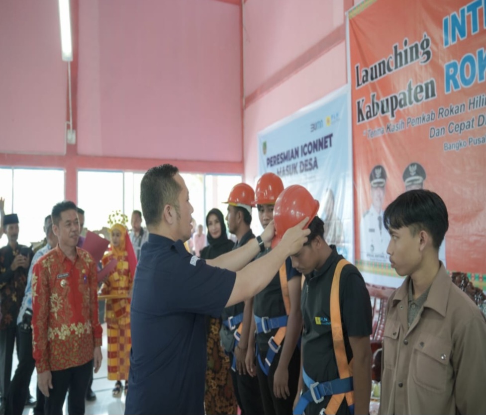 Instalasi Massal Sistem Support TTE Sikoncang, Diskominfotiks Rohil Turun ke Desa Bangko Mukti