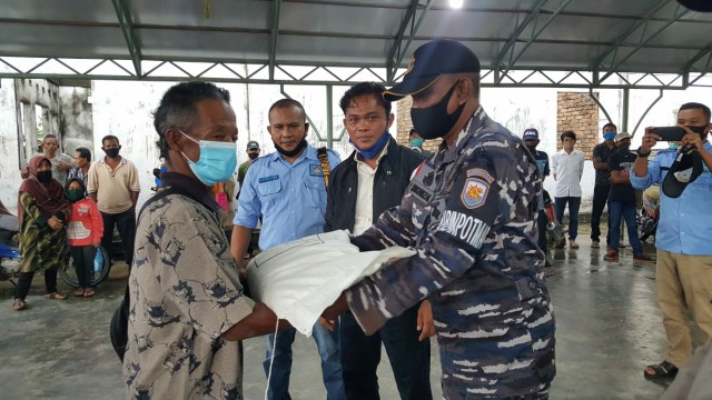 HNSI Meranti Kembali Dipercaya Salurkan Beras ke Masyarakat Nelayan