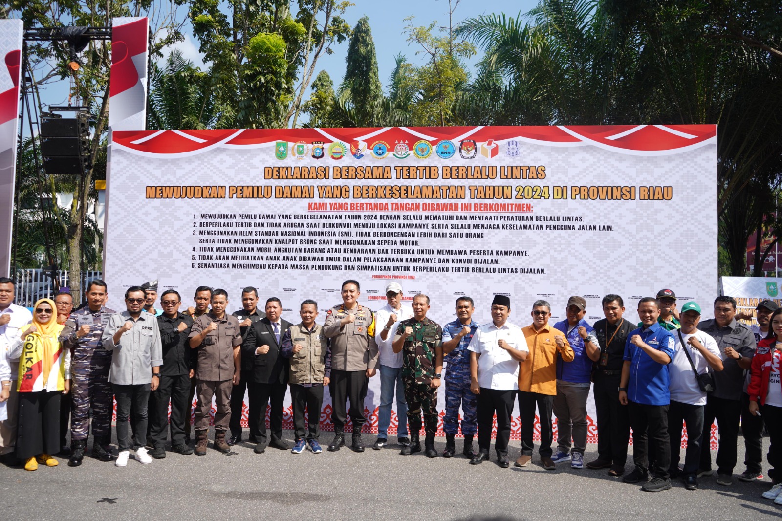 Kapolda Riau Deklarasi Bersama Tertib Berlalulintas Dalam Mewujudkan Pemilu Damai yang berkeselamatan