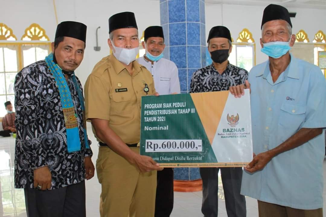 Pemkab Siak Bersama Baznas Distribusikan Zakat Konsumtif Tahap III ke Mustahik Kampung Sungai Limau