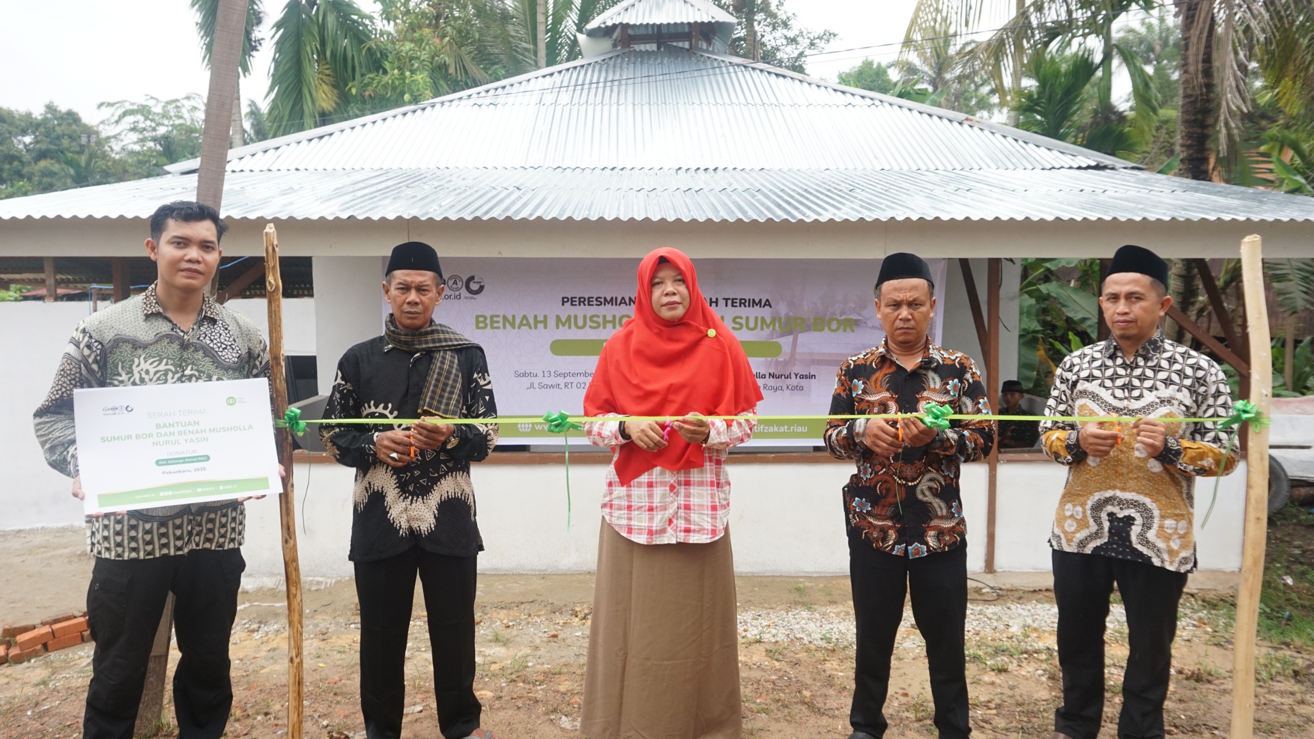IZI Riau Resmikan Program Benah Musholla dan Bantuan Sumur Bor di Musholla Nurul Yasin