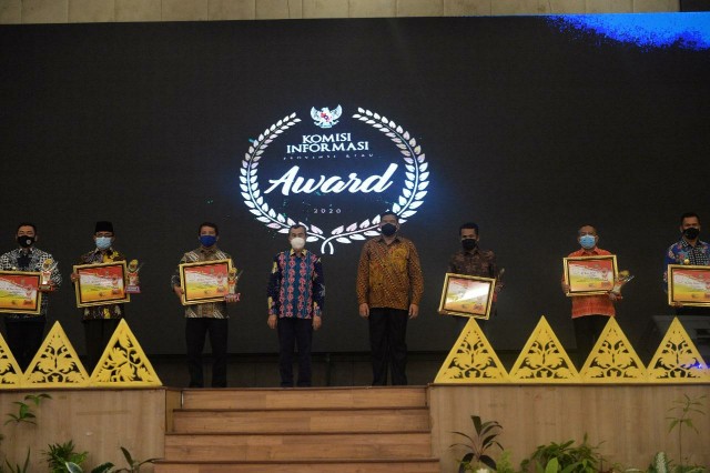 Puluhan Badan Publik Terima Anugerah KI Riau Award 2020