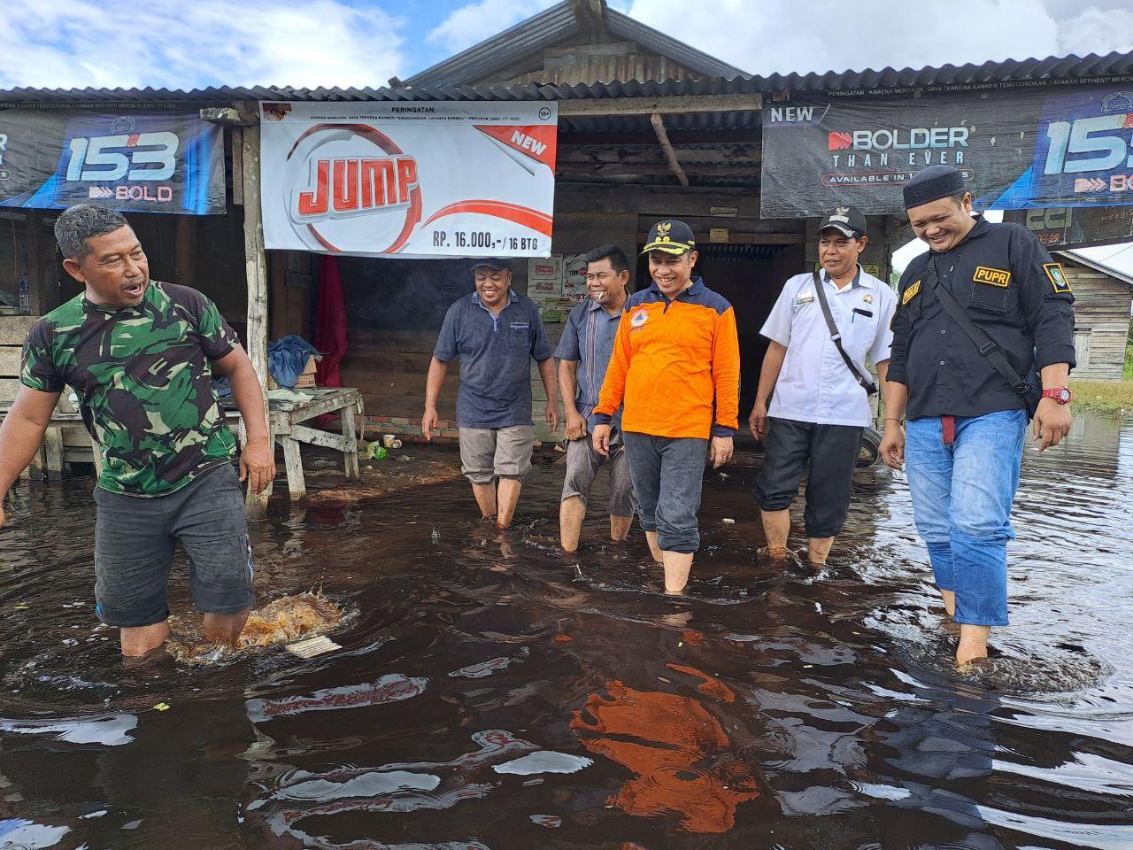 Dikunjungi Wabup Bengkalis, Warga Terdampak Banjir di Dusun Cempedak Minta Cuci Parit