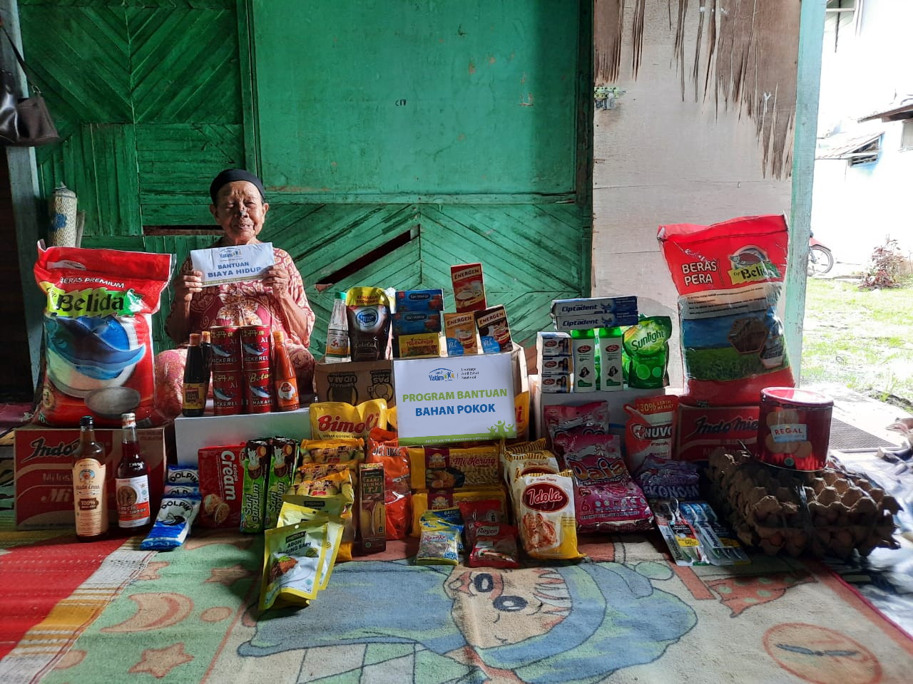 Rumah Yatim Riau Salurkan Bantuan Sembako dan Biaya Hidup ke Nenek Minah