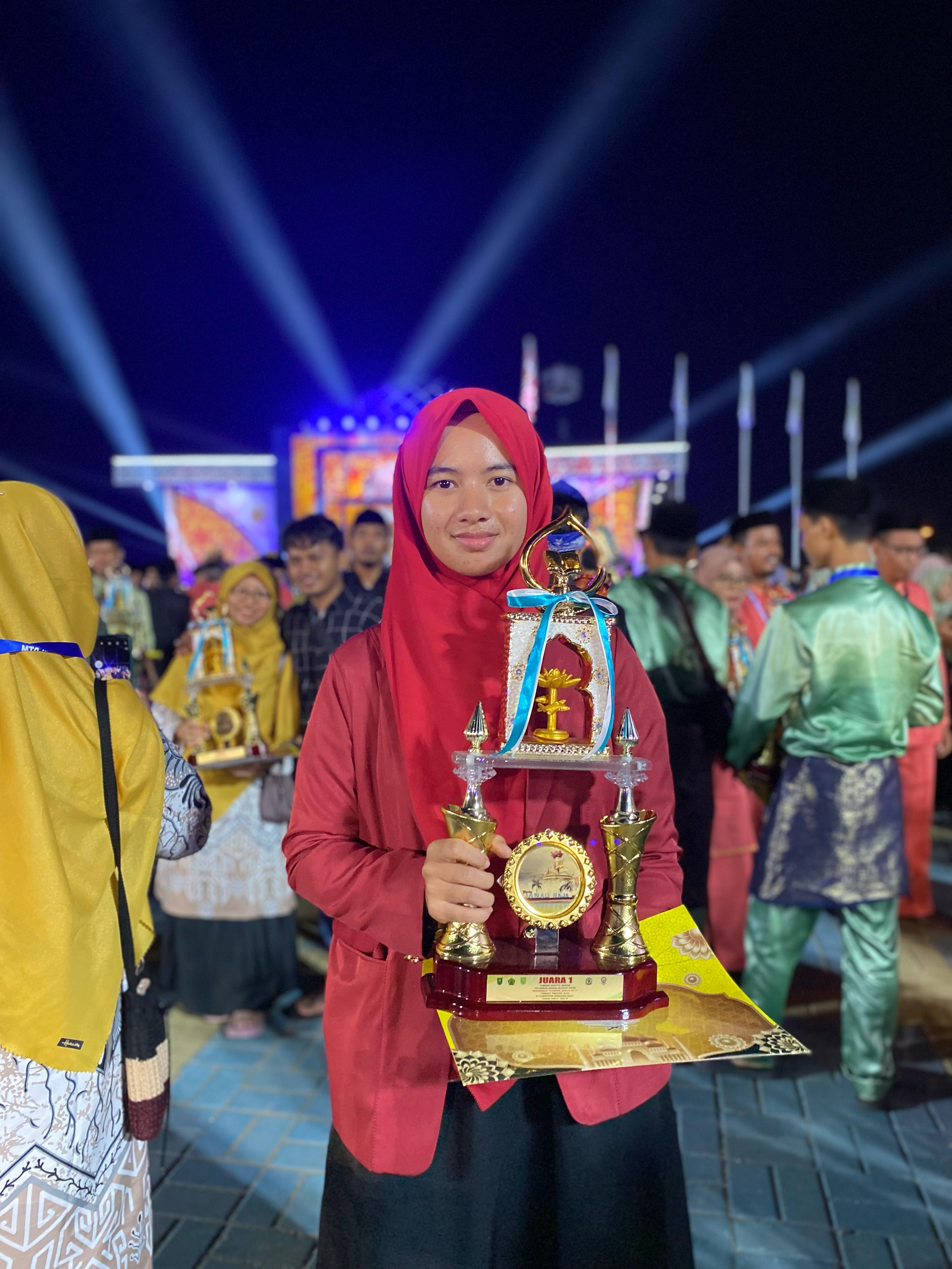 Putri Kembung Luar Riau Juara Pertama Bidang Hiasan Mushaf
