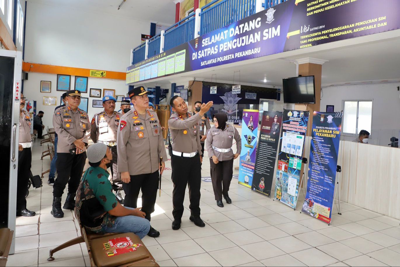 Sidak Satpas SIM Polresta Pekanbaru, Irjen Iqbal : Jangan Ada yang Menyulitkan Masyarakat
