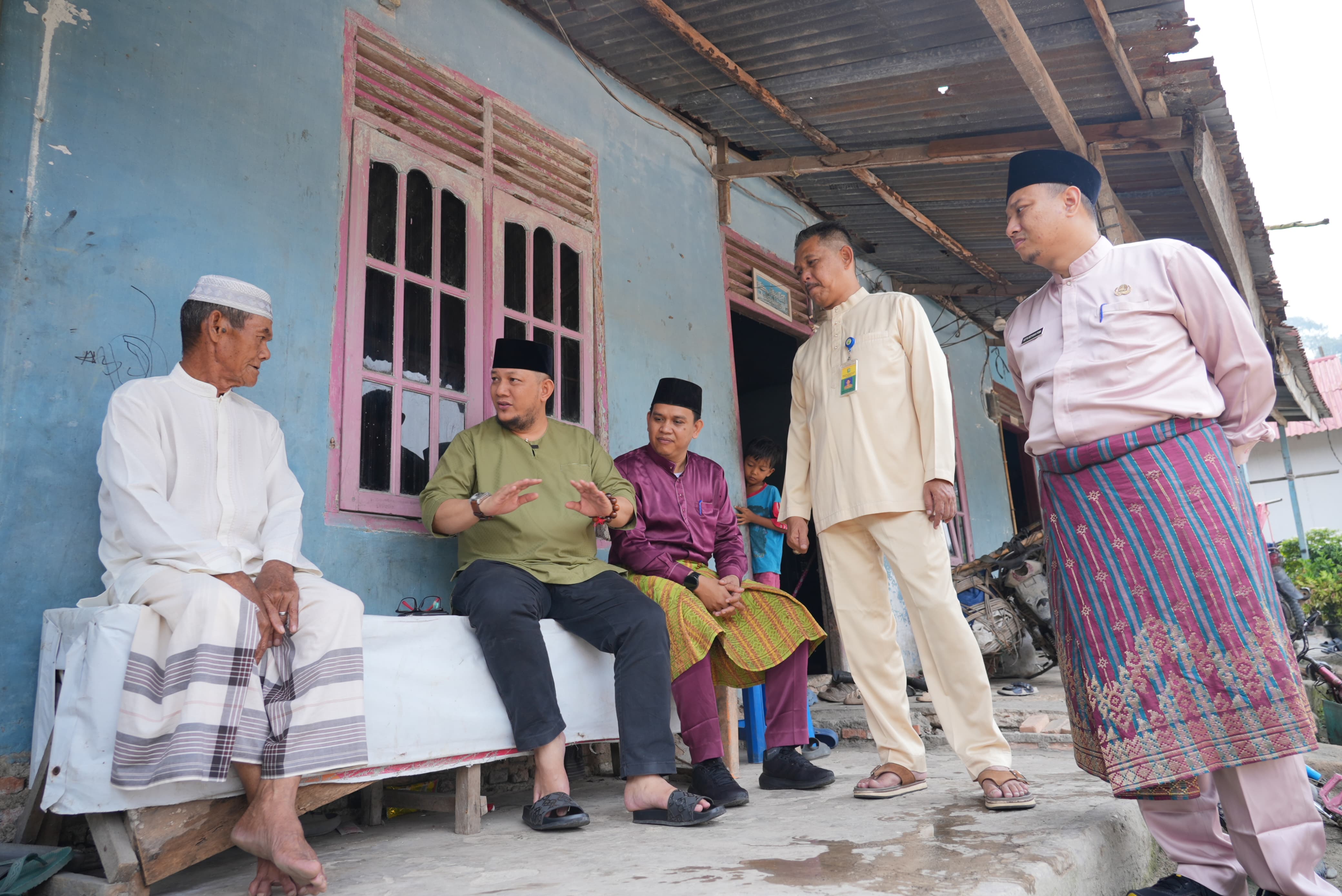 HUT ke-27 Kabupaten Siak, Diskominfo Salurkan Sembako ke Lansia dan Warga Membutuhkan