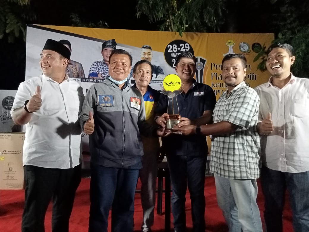 Domino Open Turnamen, Alzamret Malik dan Riduan Sinaga Boyong Piala Bergilir HIPMI Riau