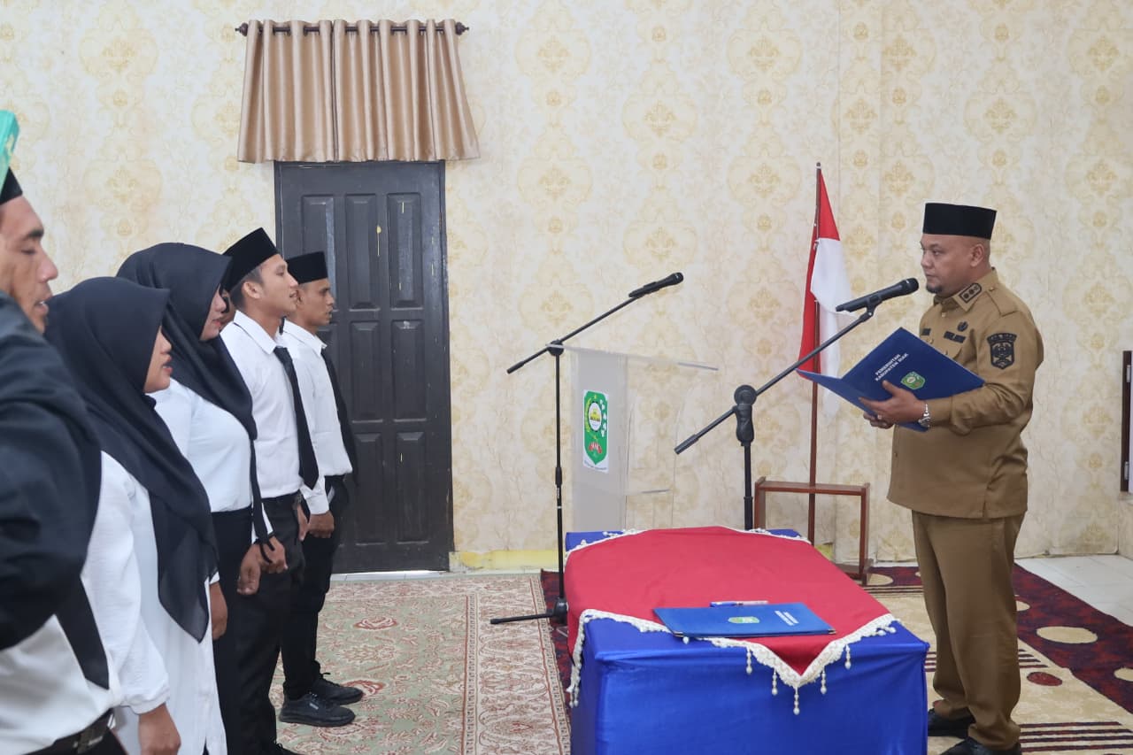 Lantik Anggota Bapekam Dua kampung di Sungai Mandau, Wabup Siak Dorong Optimalkan SDA Kampung