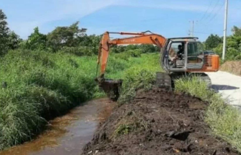 Dinas PUPR Bongkar Beton Penutup Drainase di Beberapa Titik Kota Pekanbaru