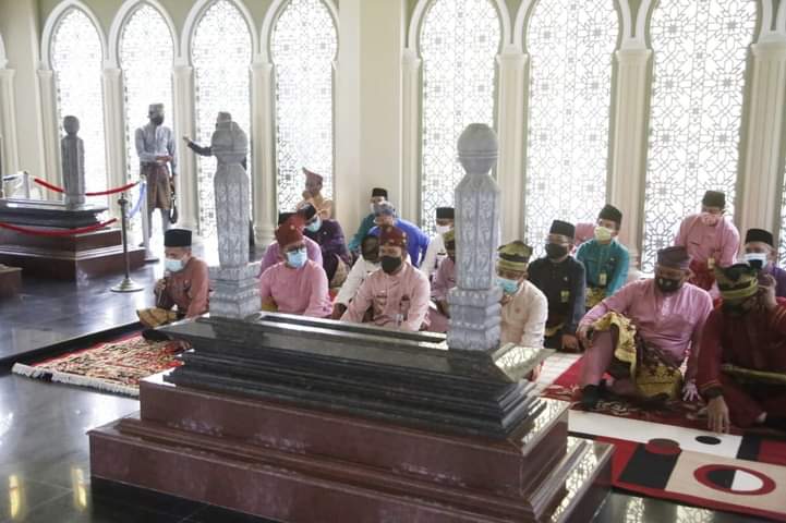 Ziarah ke Makam Sultan Syarif Kasim II, Pjs Bupati: Mari Kita Ambil Suri Tauladan Perjuangan Beliau