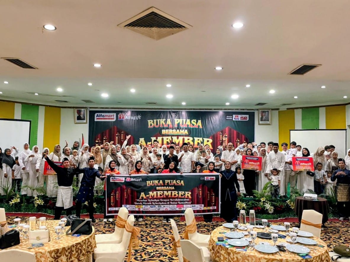 Alfamart Cabang Pekanbaru Buka Puasa dengan Member Setianya
