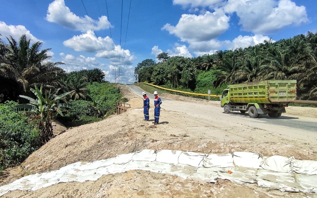 PHR Perbaiki Jalan Rusak dan Nyaris Longsor di Kawasan Libo Km 4 Kandis