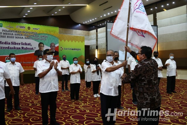 Lantik Pengurus SMSI Riau, Firdaus: Antara PWI dan SMSI Sebagai Dua Sisi Mata Uang