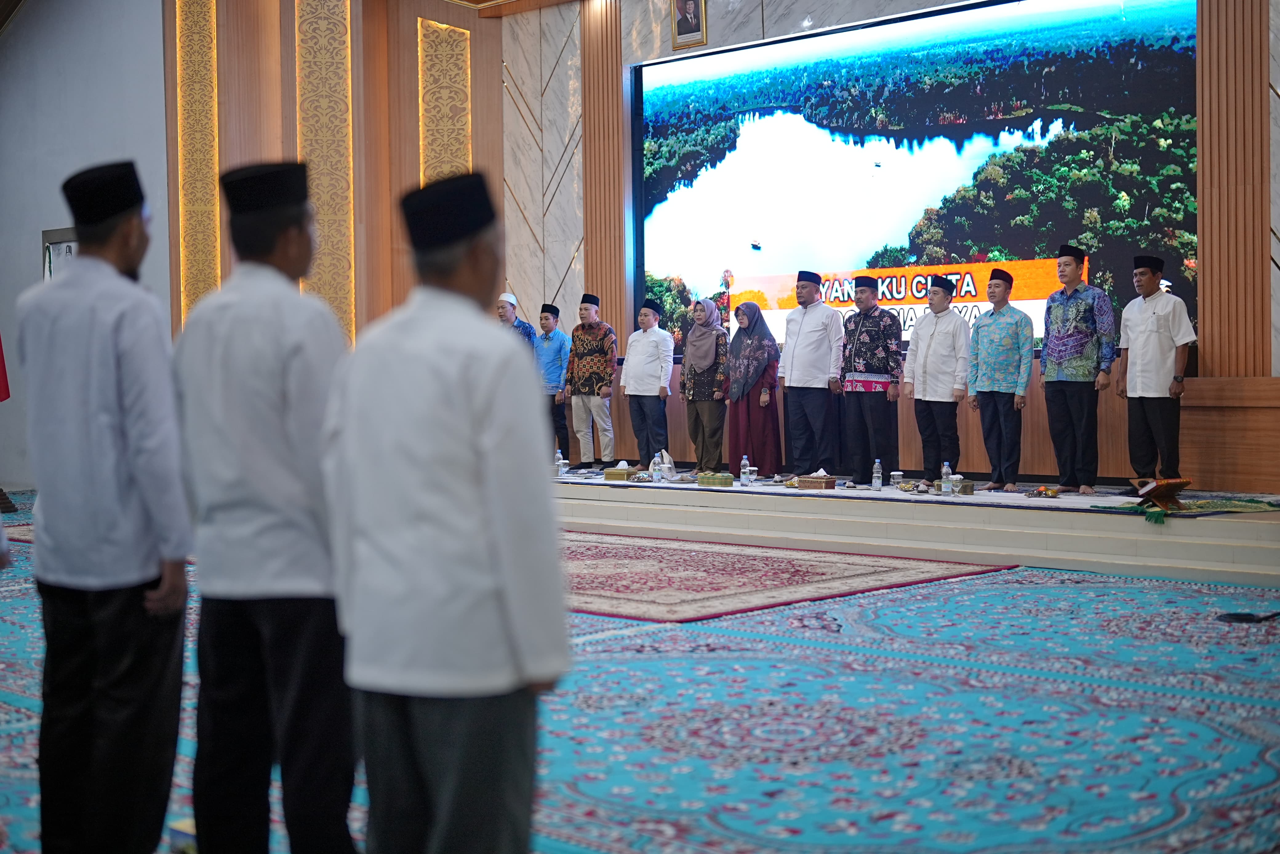 Lepas Kafilah MTQ Siak, Afni: Bonus Naik 10 Persen dan Hadiah Umrah Tetap Diberikan