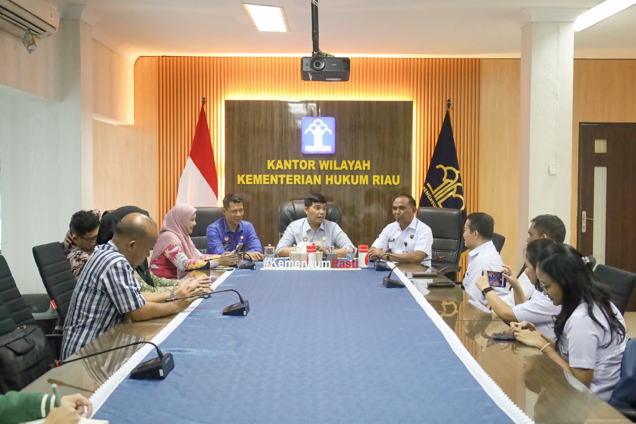 Terima Kunjungan Tim Deputi Kemenko Kumham Imipas, Kanwil Kemenkum Riau Paparkan Capaian Posbankum dan Penguatan Akses Bantuan Hukum