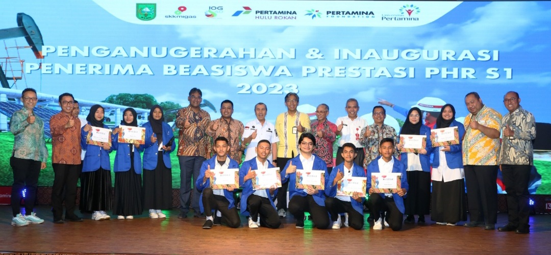 Sepuluh Putra-Putri Riau Terima Beasiswa Prestasi S1 PHR Masuk Universitas Pertamina