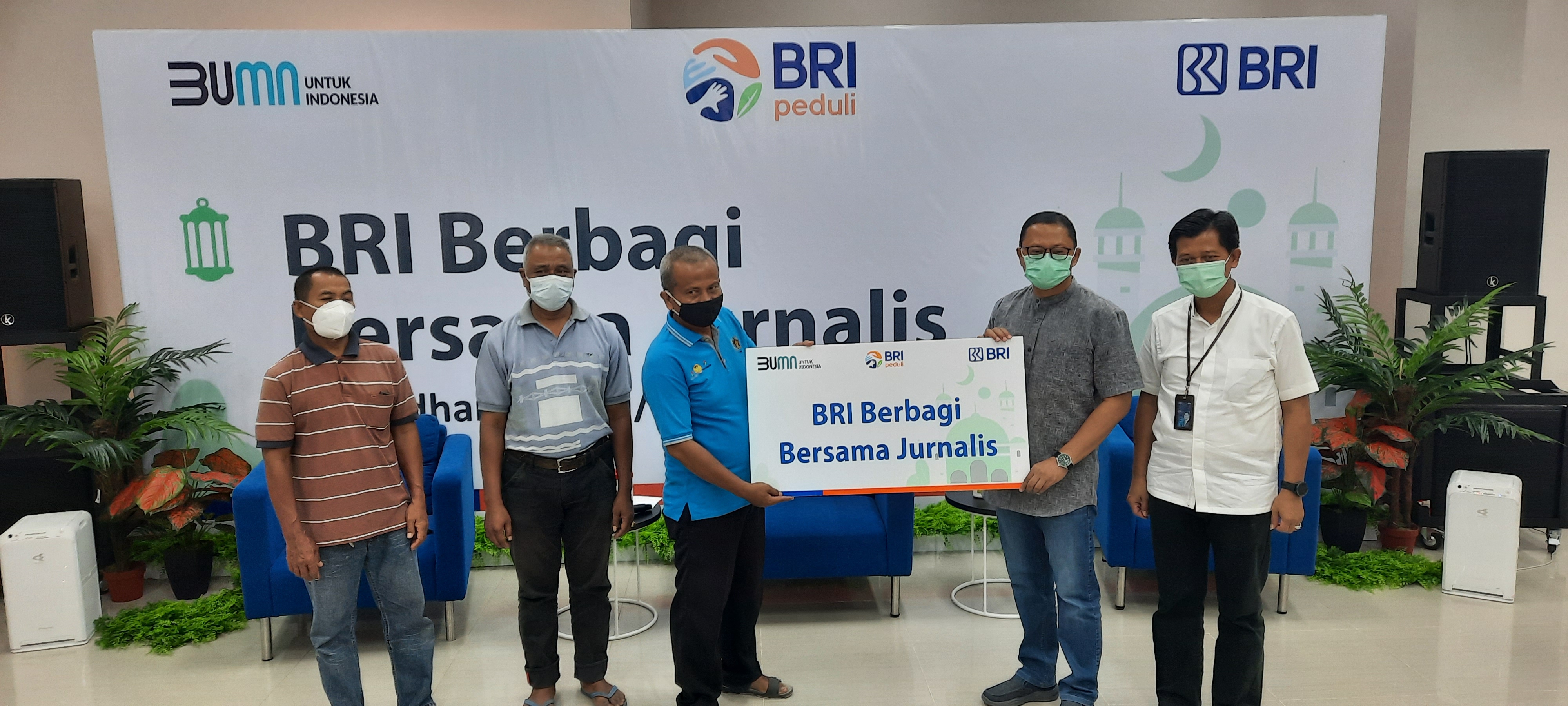 BRI Bagikan Bingkisan Lebaran ke Panti Asuhan, Panti Werdha, Jurnalis dan Masyarakat Umum