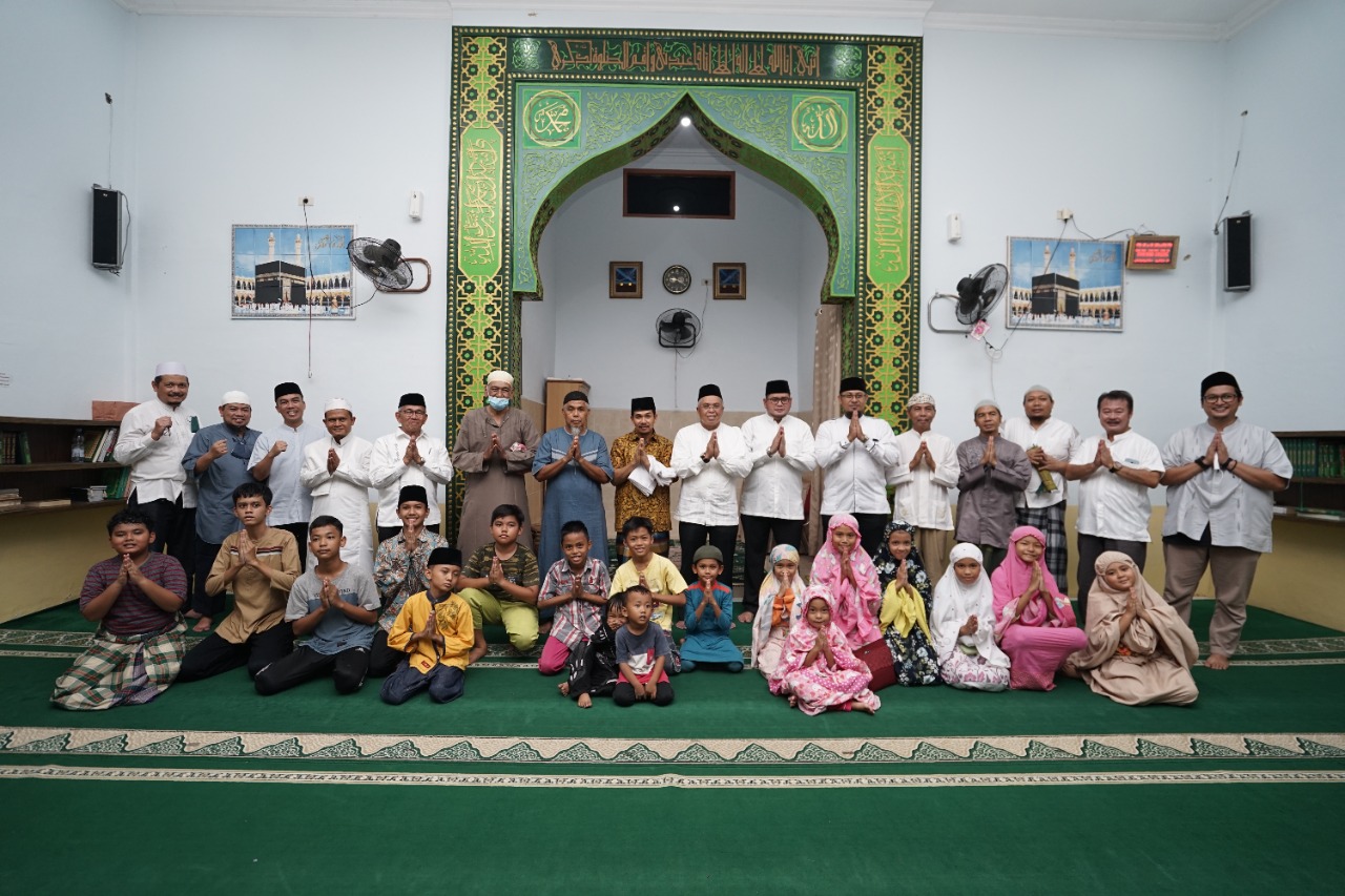 Safari Ramadhan, DDIK UIR Beri Bantuan ke Masjid dan Mushalla