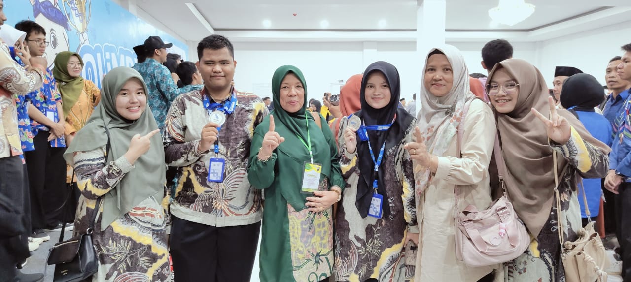 Dua Siswa MAN 1 Pekanbaru Raih Medali Perak di OMI 2025