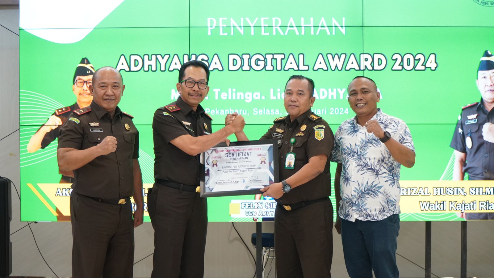 Dinilai sebagai Sosok Pemimpin yang Humanis, Kajati Riau Terima Penghargaan Adhyaksa Digital Award 2024