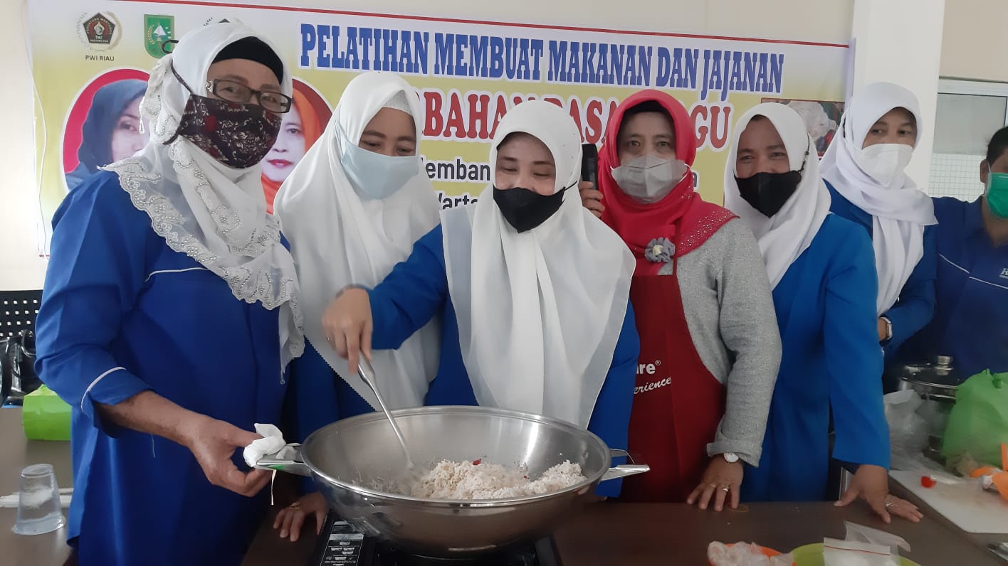 IKWI Riau Gelar Pelatihan Membuat Sabun dan Panganan