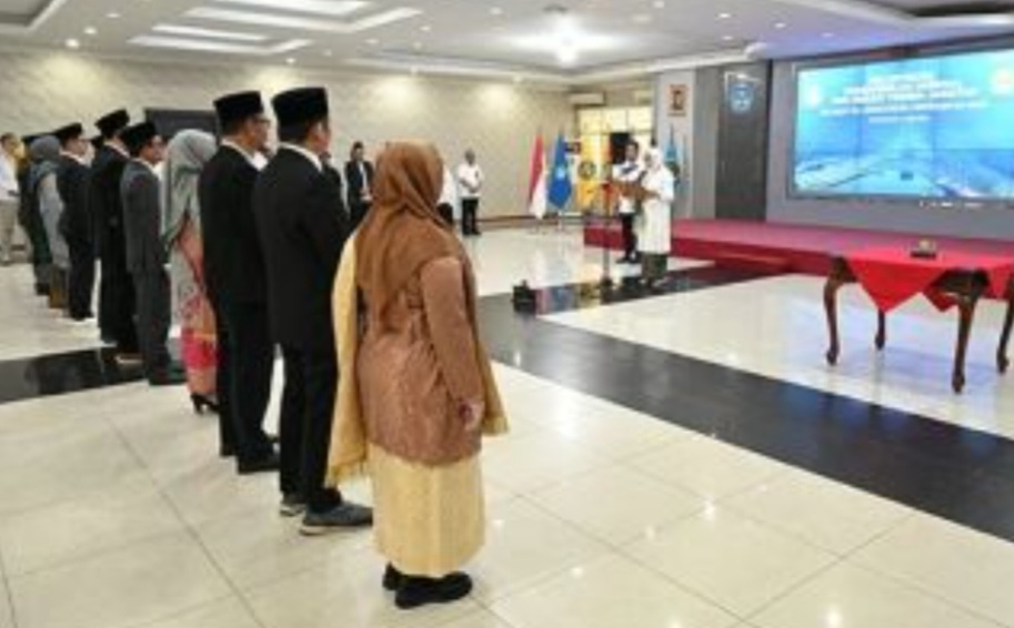 Lantik 11 Pejabat Baru, Rektor Unri: Jaga Kolaborasi dan Sinergi Demi Kemajuan Universitas