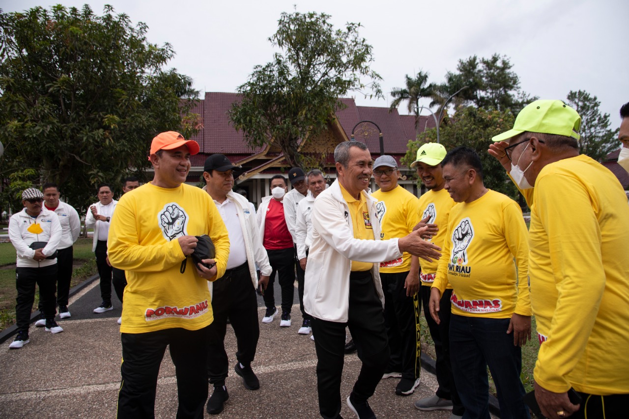 Lepas Kontingen PWI Riau ke Malang, Gubri Optimis Bisa Meraih Hasil Memuaskan