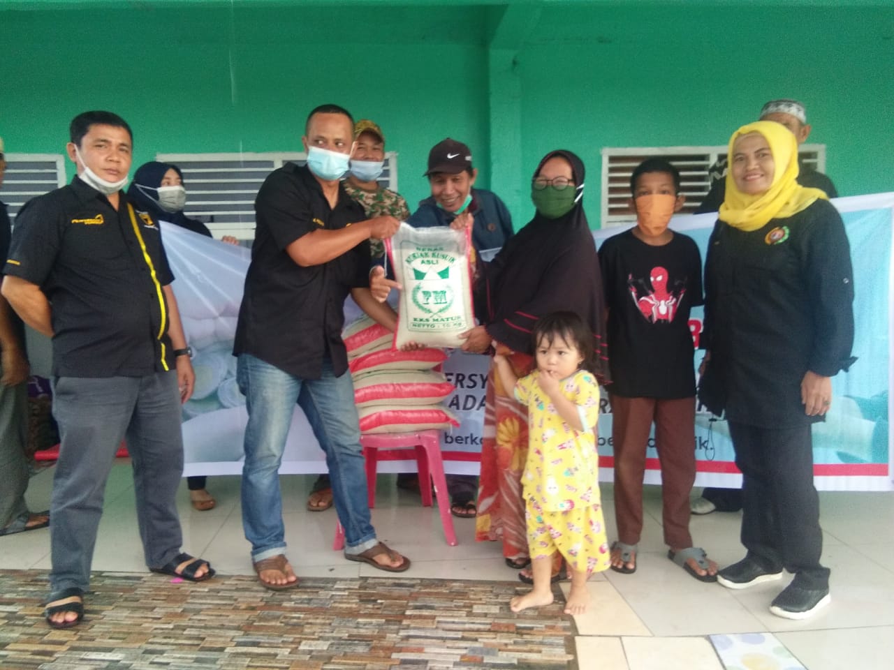 P3MS Pekanbaru Serahkan Bantuan ke Warga Matua Terdampak Banjir