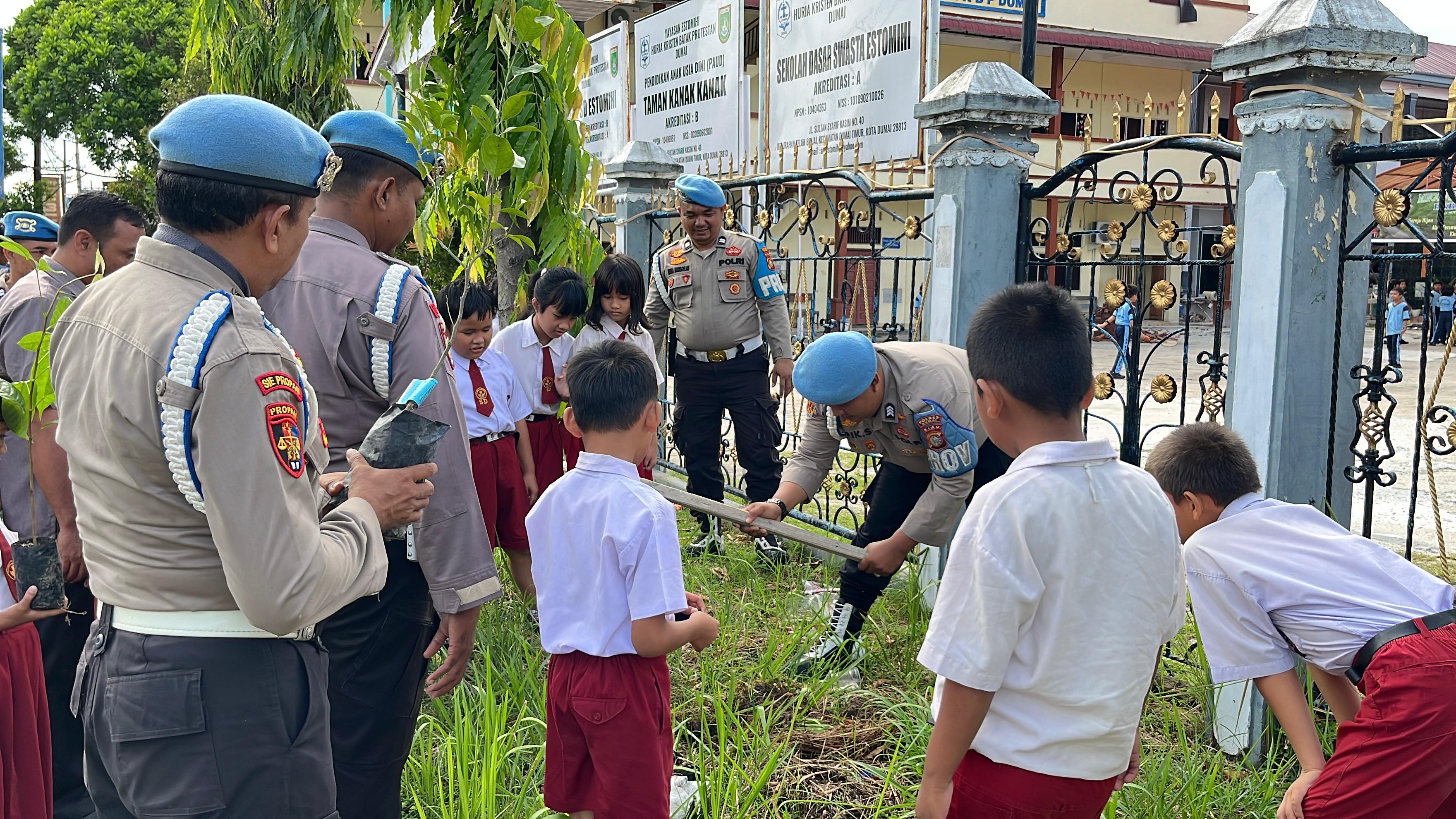 Program Green Policing di SD Estomihi, Polres Dumai Tanamkan Kesadaran Lingkungan Sejak Dini