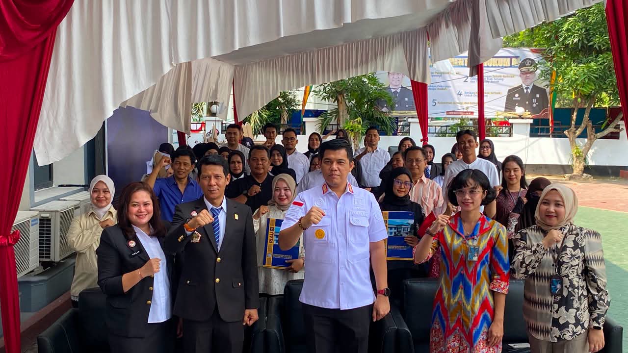 Kemenkum Riau Serahkan Sertifikat Hak Cipta Gratis