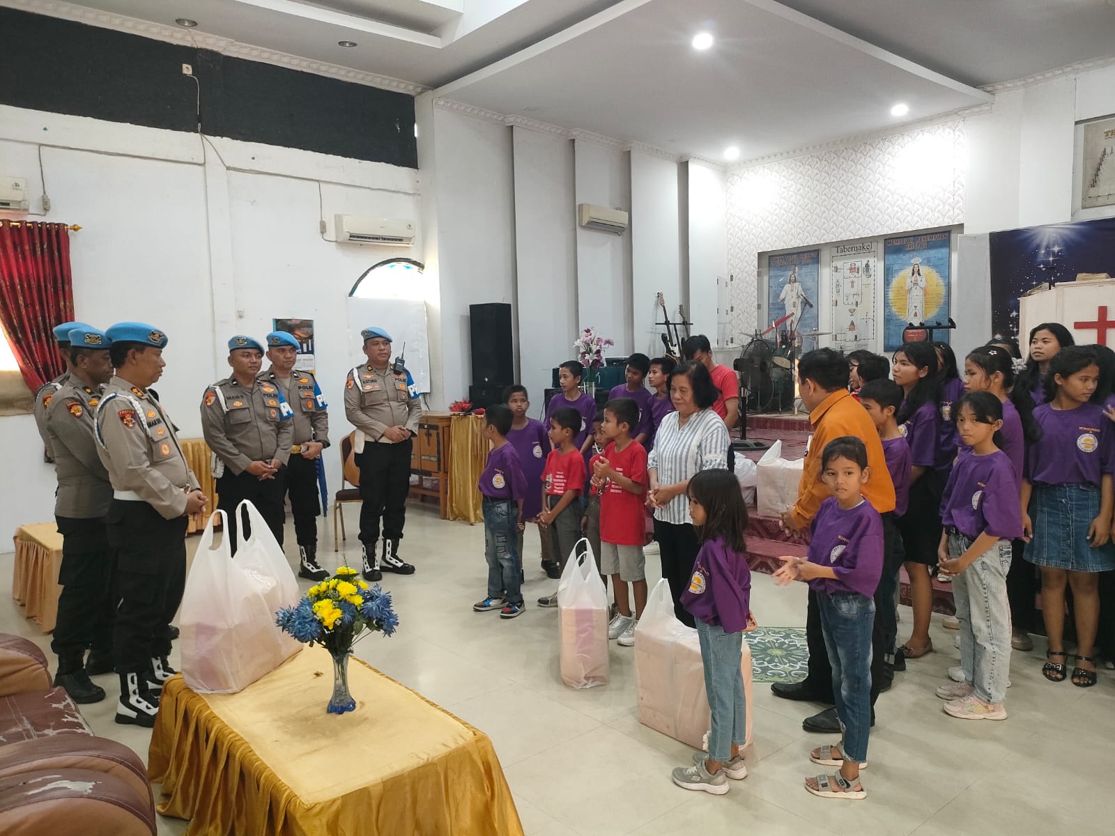 Dorong Green Policing, Propam Polda Riau Bakti Sosial di Tiga Lokasi Berbeda