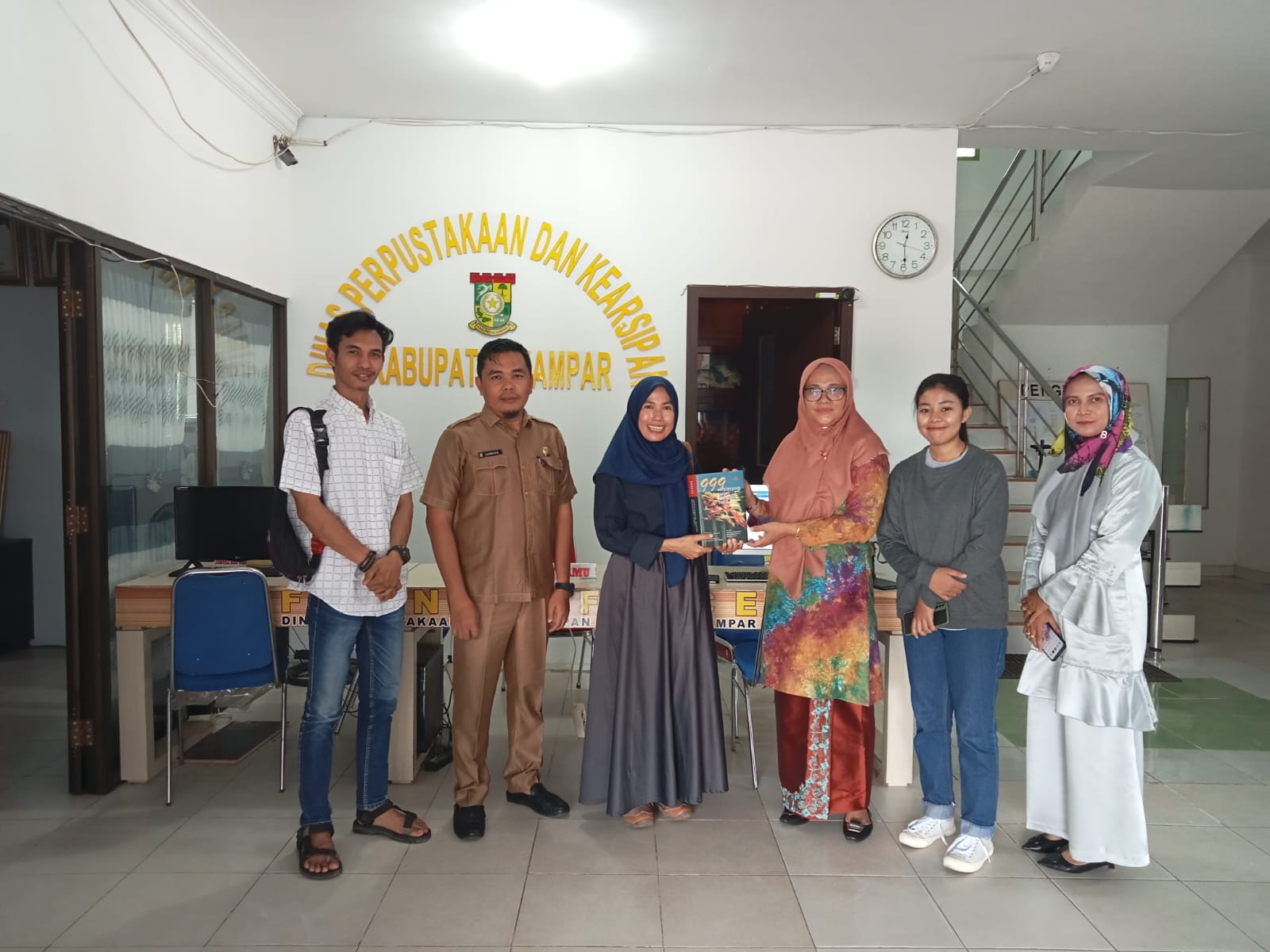 Dewan Perpustakaan Riau Serahkan Buku ke Dispersip Kampar, Kunni: Semoga Bermanfaat