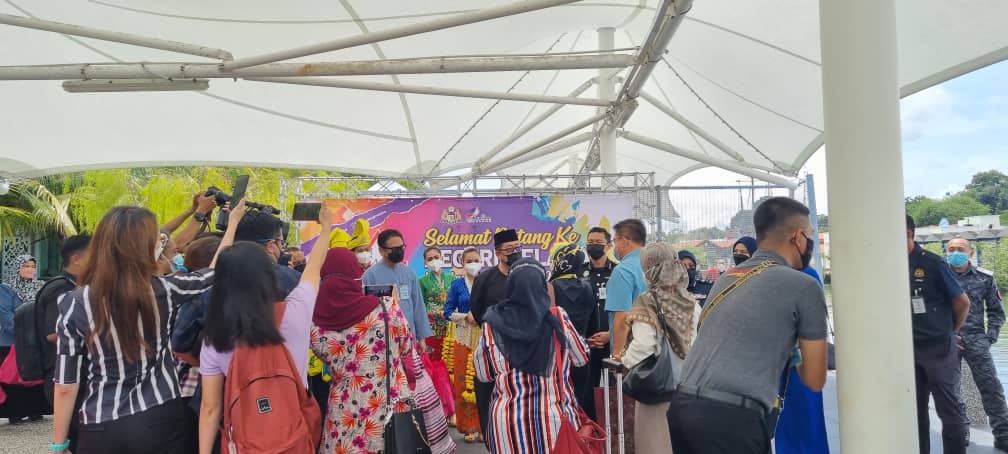 Pelayaran Perdana Dumai-Melaka Disambut Menteri Pelancongan
