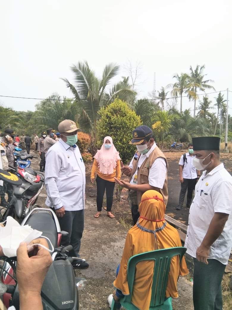 Bupati Siak Alfedri Tinjau Vaksinasi Covid-19 Massal di Wilayah Paling Pesisir Distrik Sungai Apit