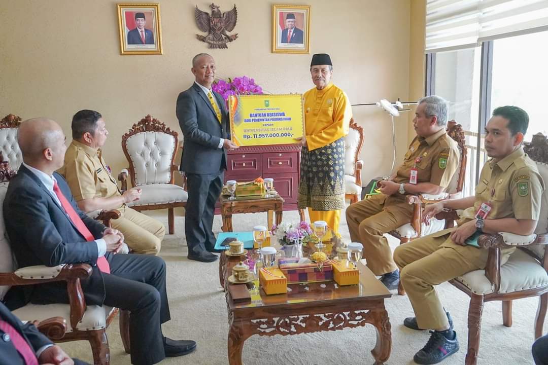 Pemprov Riau Gelontorkan Bantuan Beasiswa Sebesar Rp.11.957.000.000 ke UIR