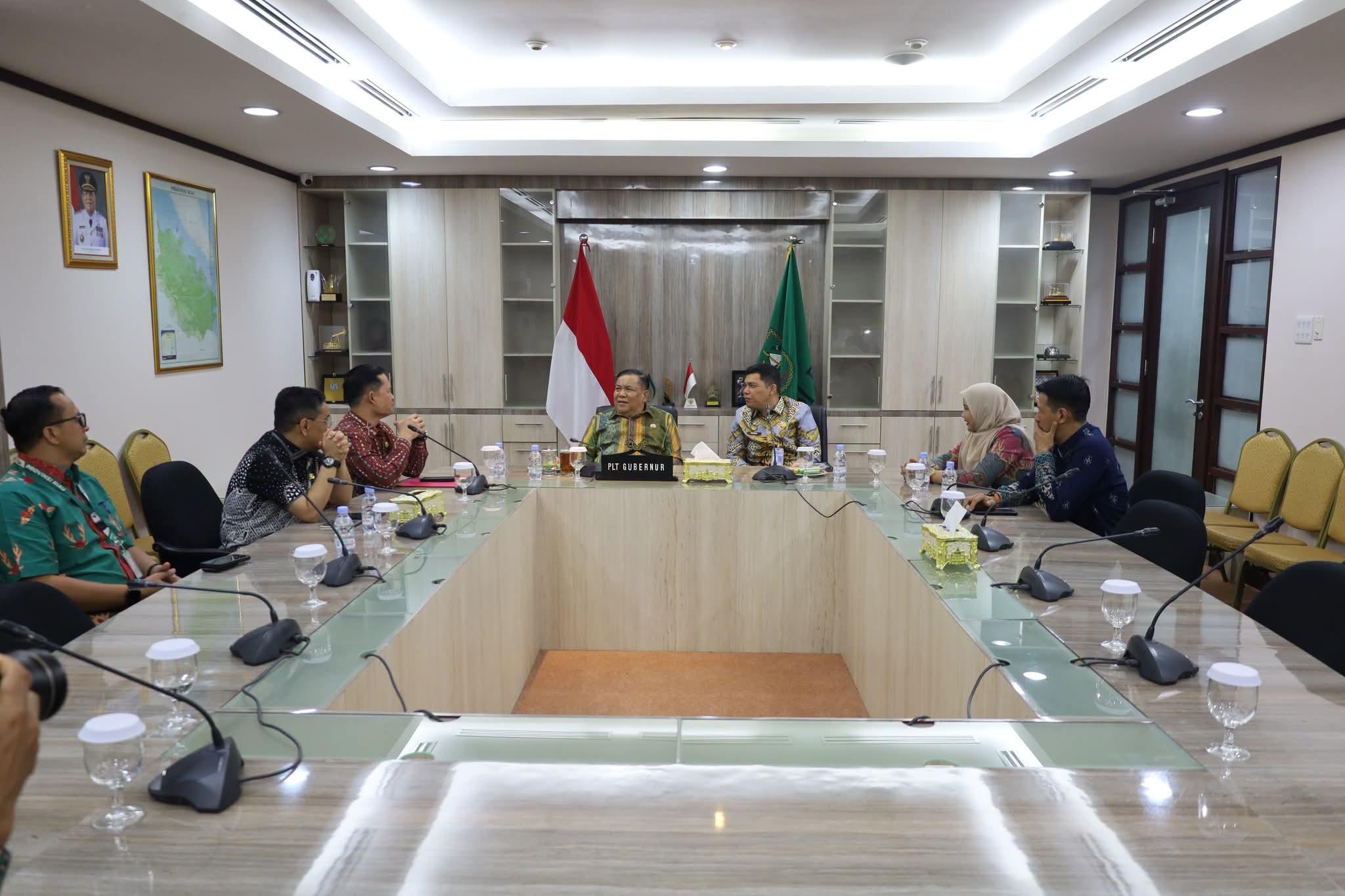 Audiensi dengan Plt Gubri, Kakanwil Kemenkum Riau Bahas Keberlanjutan HARMONITAS
