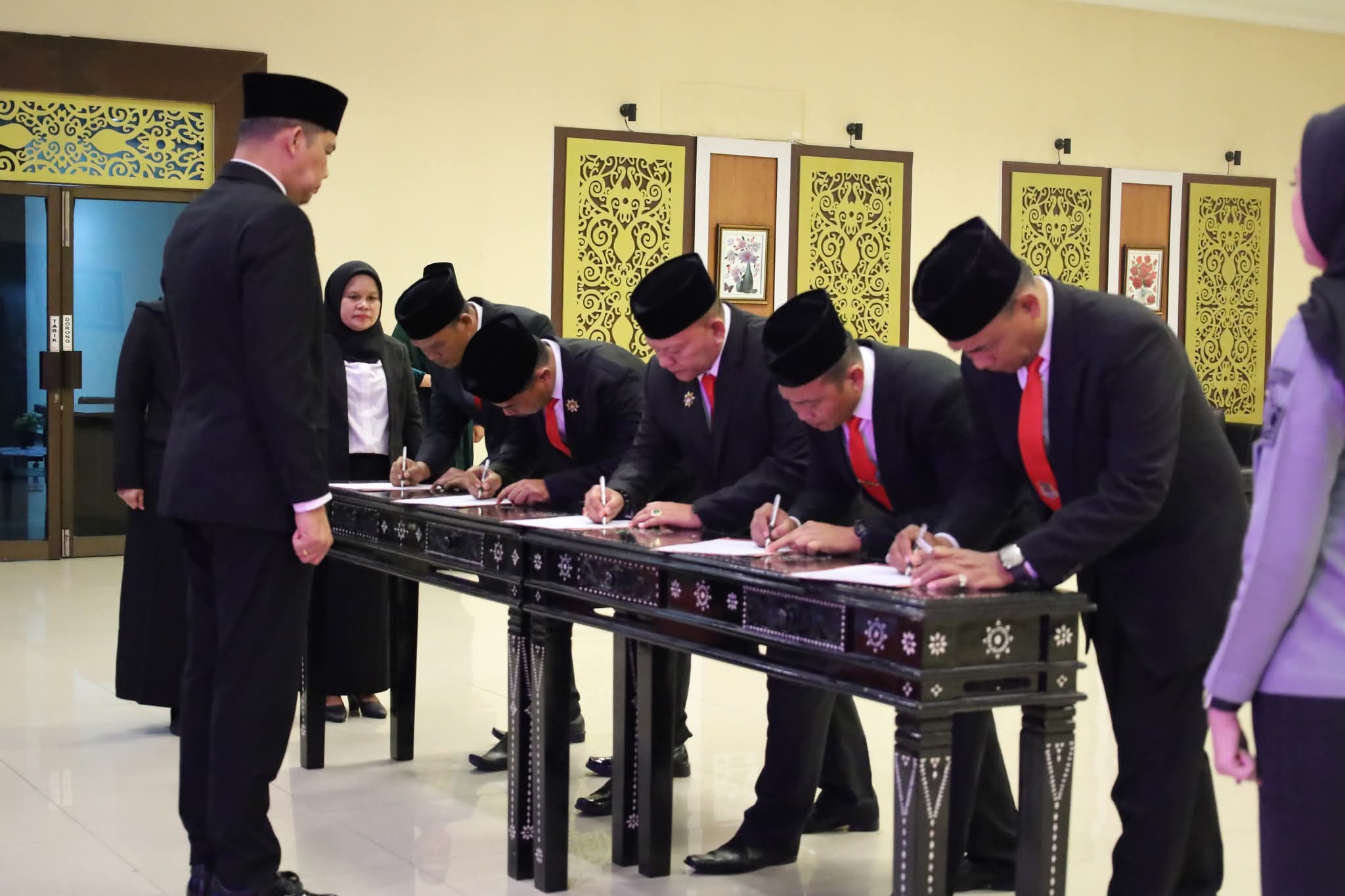 Lantik 5 Penyidik PNS di Riau, Rudy Hendra Pakpahan: Kami Berharap Selalu Berpedoman pada Aturan Hukum yang Berlaku