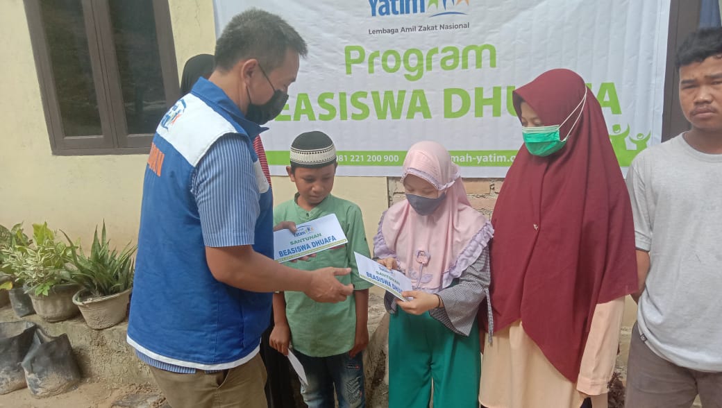 Rumah Yatim Riau Salurkan 2 Paket Perlengkapan Sekolah dan Beasiswa Dhuafa kepada 20 Anak Yatim