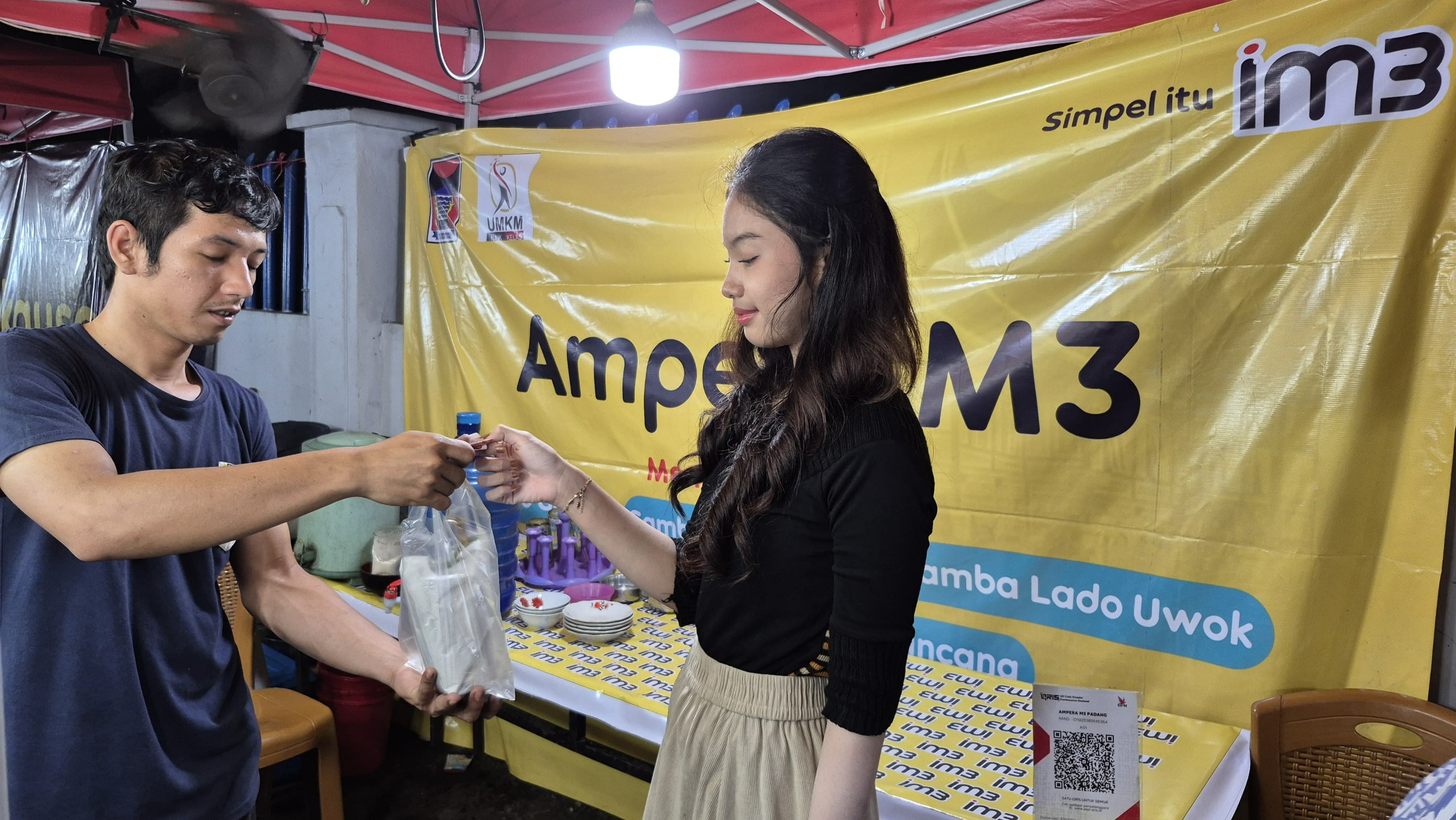 Lewat Digitalisasi dan Dukungan Terintegrasi, Indosat Perkuat UMKM Pasar Kuliner Jati Padang