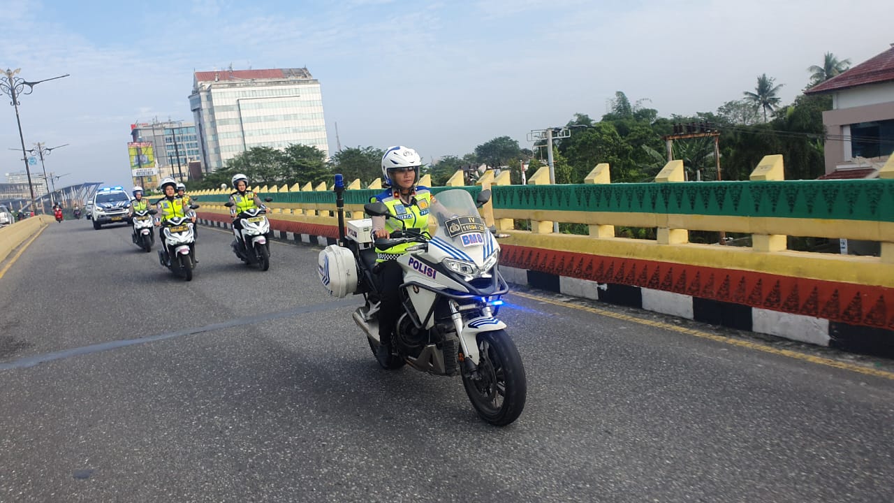 Operasi Lilin Lancang Kuning 2022, Polwan Satlantas Pekanbaru Patroli ke Tempat Wisata dan Gereja