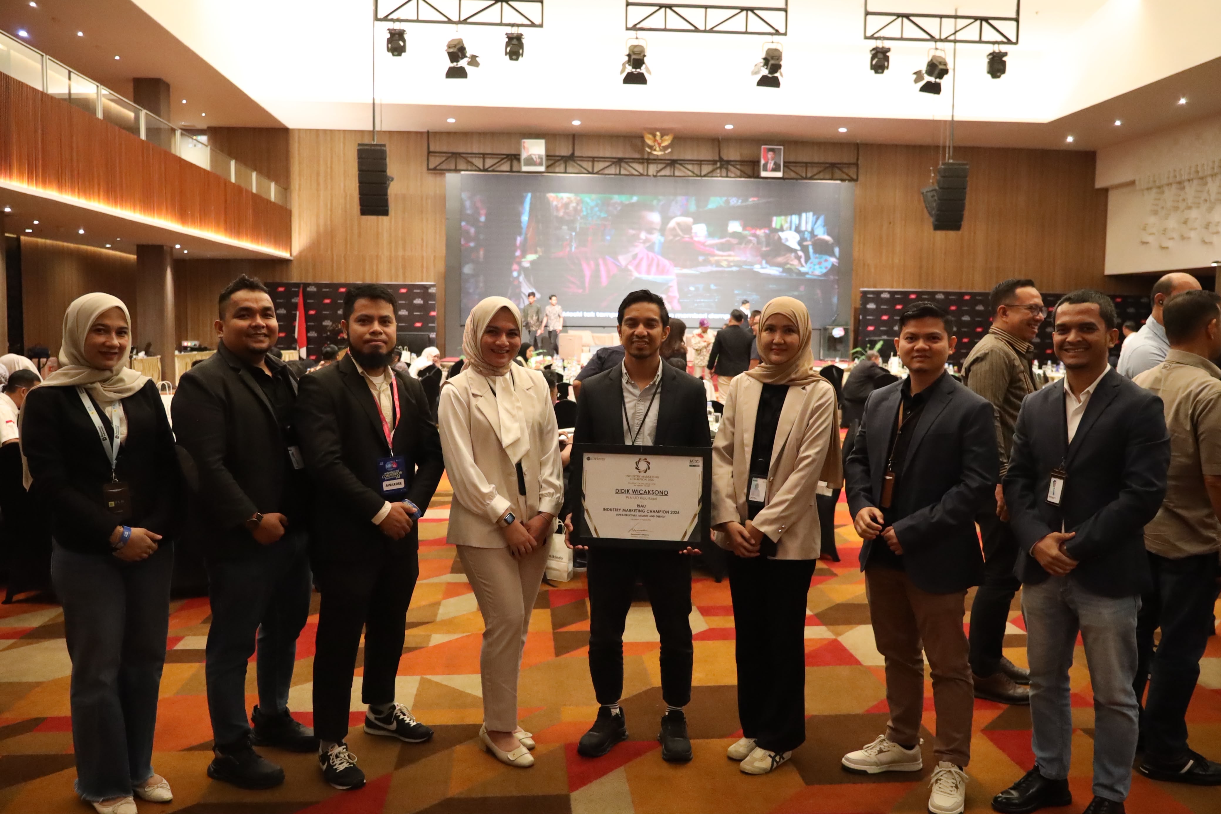 PLN UID Riau dan Kepri Raih Penghargaan Riau Industry Marketing Champion 2026