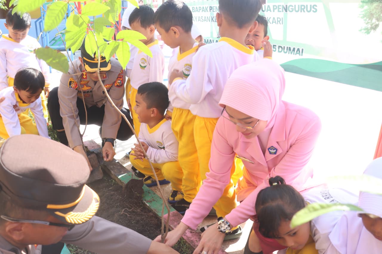 Green Policing di TK Kemala Bhayangkari 05 Dumai, AKBP Angga: Peran Guru Sangat Vital dalam Mendidik Anak-Anak