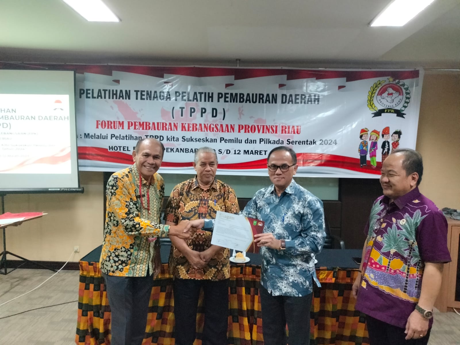 Pelatihan TPPD FPK Riau Ditutup, 29 Peserta Raih Sertifikat Fasilitator